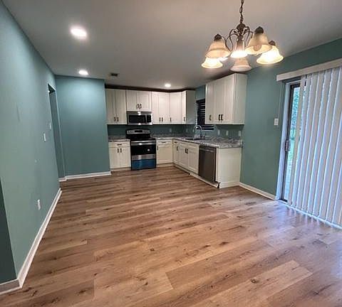 5th image of 11521 Maurine Cir