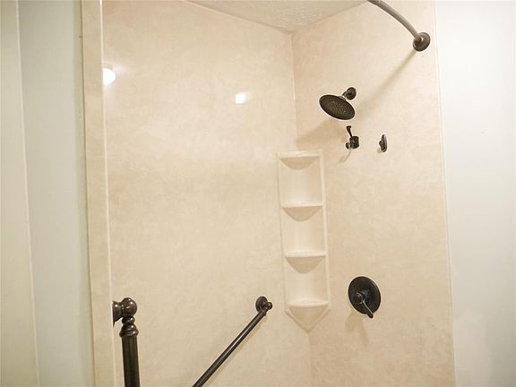 5th image of 1306 Twining Oaks Ln