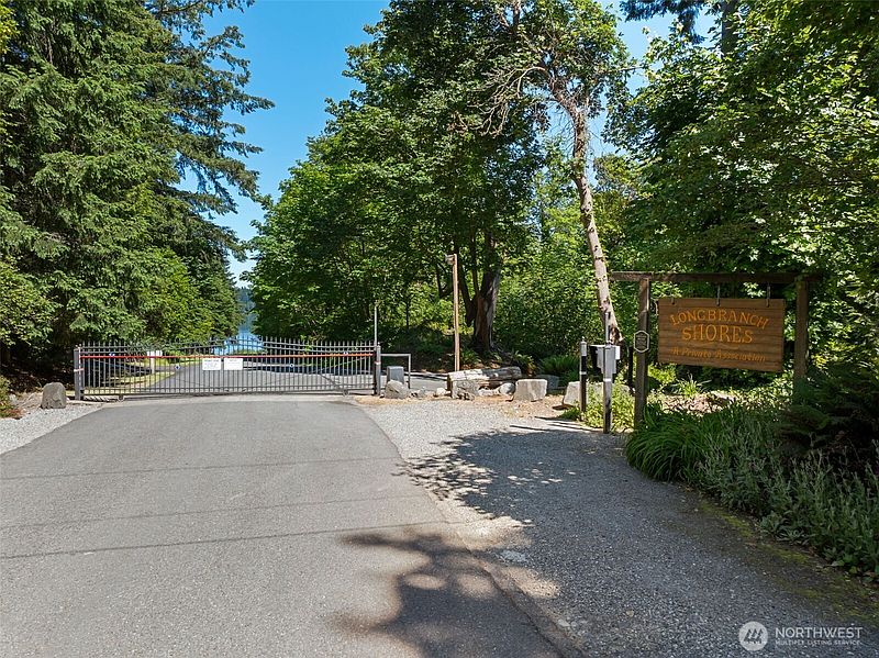 3rd image of 16418 94th Street SW