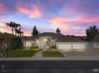 6760 Iron Oak Dr, Bakersfield, CA 93312