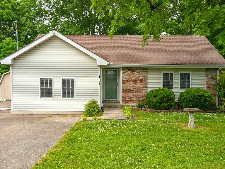 108 Aloha Ct — Photo 1