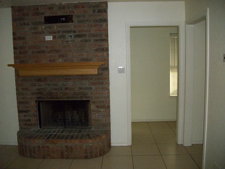 715A N Pecan St — Photo 10