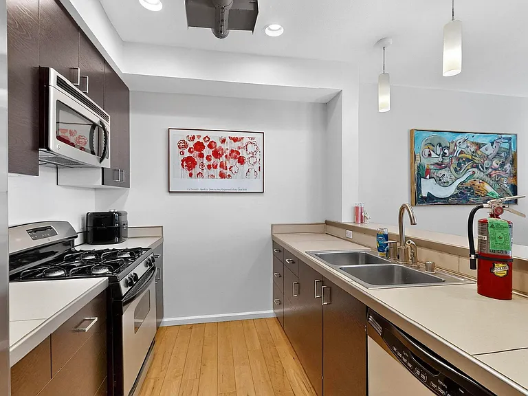 343 Platinum St SW — Photo 8