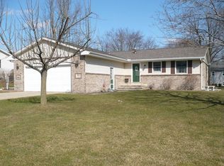 903 Hampton Rd, Washington, IL 61571