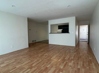 330 E Dryden St #15, Glendale, CA 91207