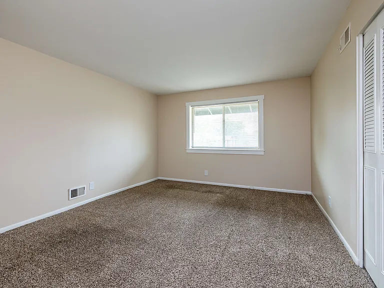 Briar Hill — Photo 13