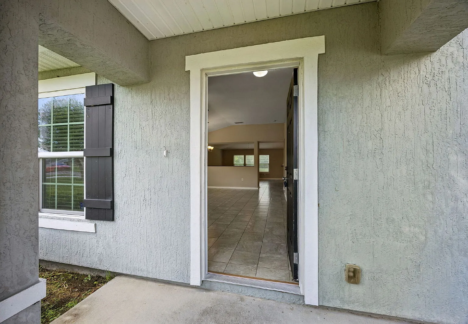 4 bed, 2.0 bath, 2147 sqft, $2,195 — Photo 4