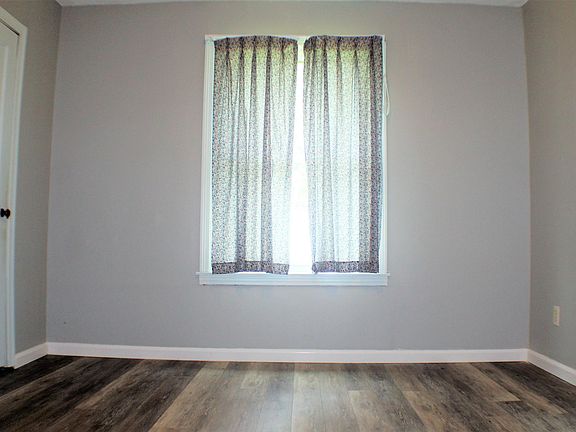 2nd image of 2141 Ellis Dr