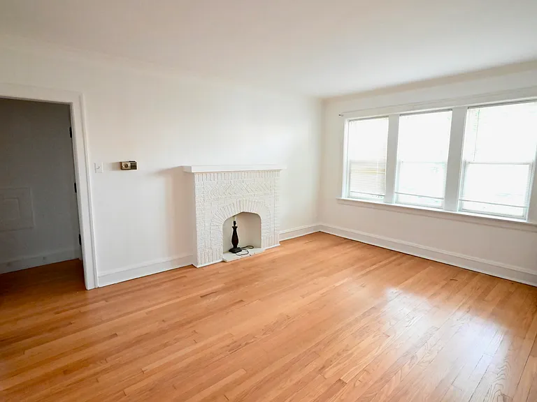 2421 W Ardmore Ave #1 — Photo 6