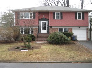 23 S Oregon Rd, West Babylon, NY 11704