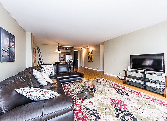 3rd image of 2400 N Lakeview Ave APT 1806
