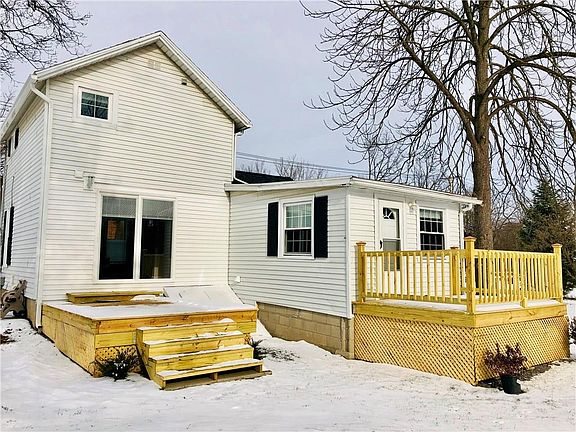 4th image of 39 Scott Crescent Dr