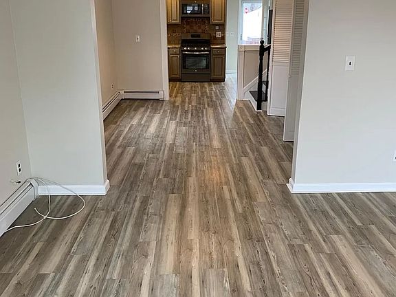 3rd image of 113 Barnard Ave #3
