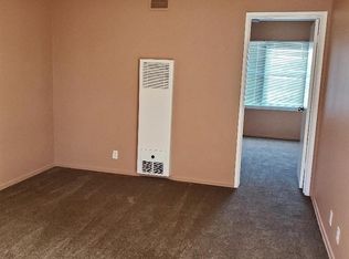 1054 E Artesia Blvd, Long Beach, CA 90805