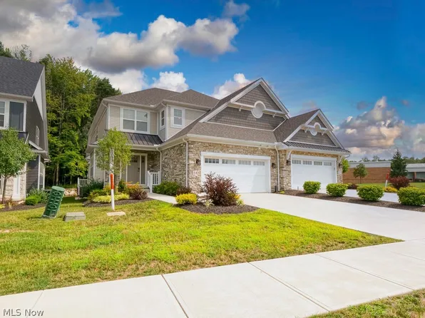 143 Town Centre Dr, Broadview Heights, OH 44147