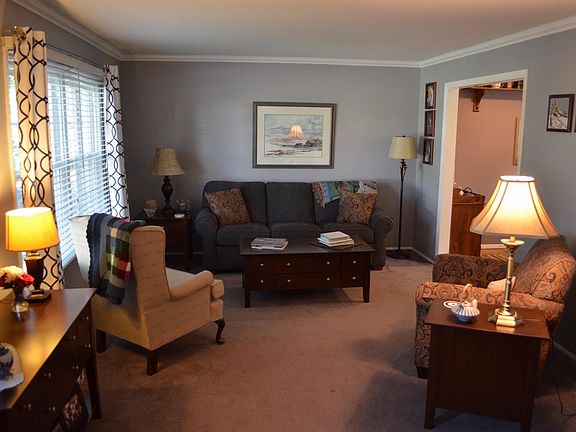 3rd image of 1001 Hilliard Dr