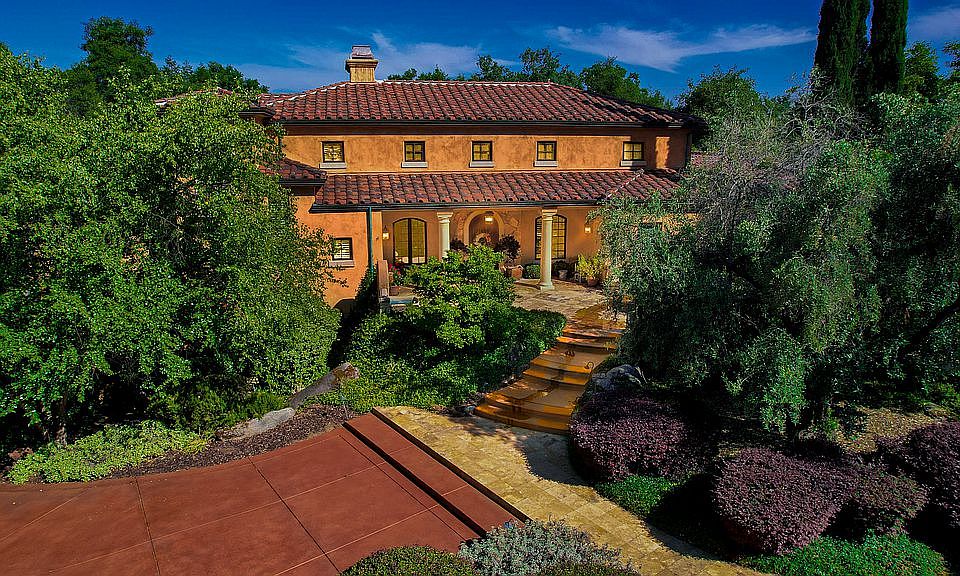 1 story w/guest area above