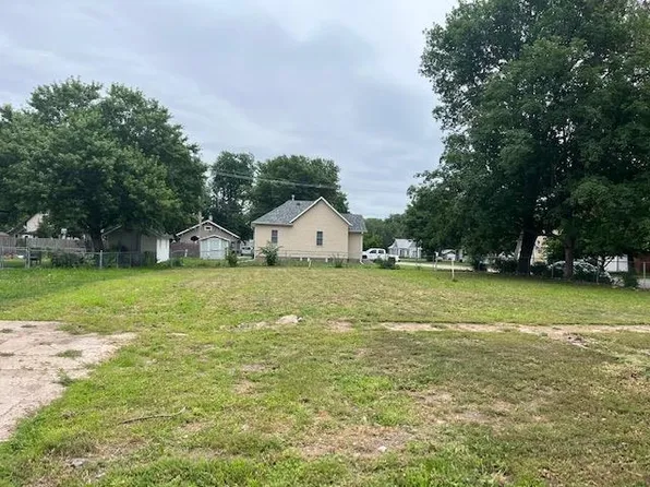 242 S Nebraska Ave, Minden, NE 68959