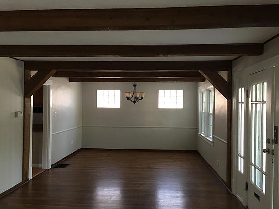 3rd image of 2477 Ashland Ave