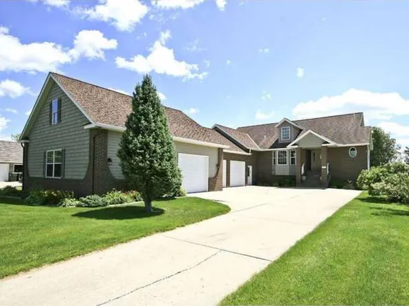 1255 W Shore Dr SW, Hutchinson, MN 55350