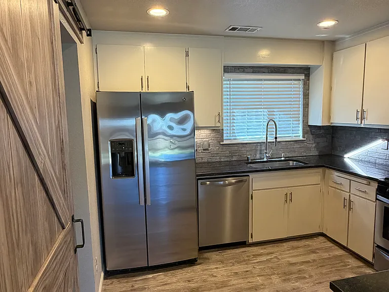 3905 Sunwood Dr — Photo 10
