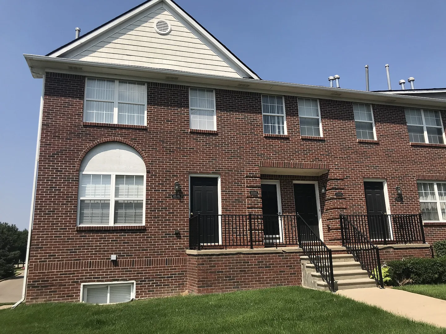 43085 Burlington Dr photo 1
