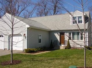 21 Santoro Rd, Worcester, MA 01606