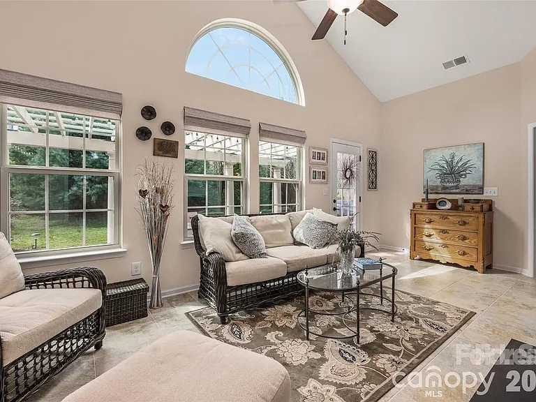 11422 Warfield Ave — Photo 2