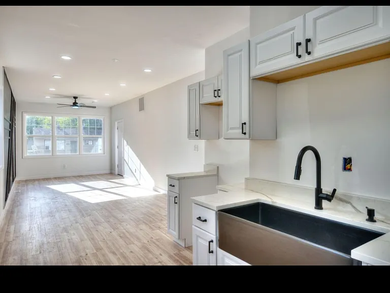 4267 Monroe St — Photo 1