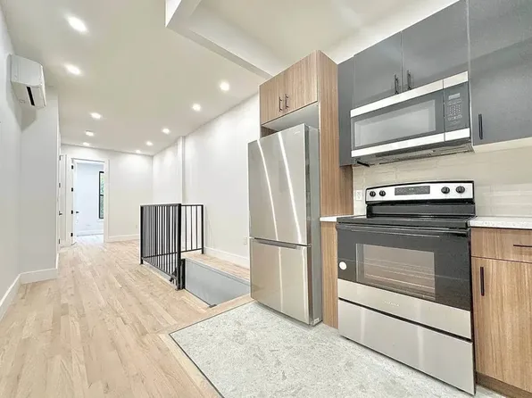 1118 Willoughby Avenue image 3 of 16