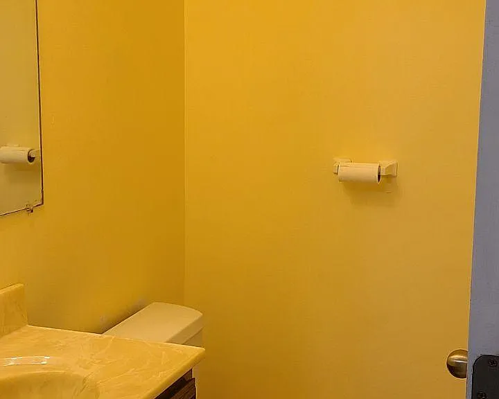 1/2 Bath