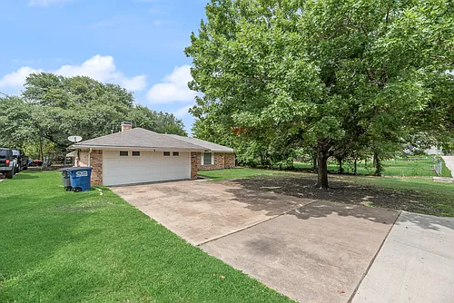 512 E Willow Ln Photo 1