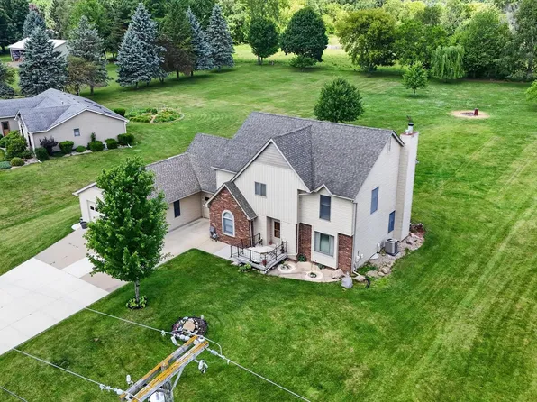 6888 Slawski Dr, Fowlerville, MI 48836