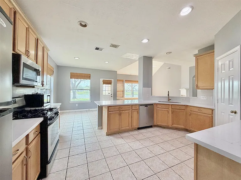 24327 Lanning Dr — Photo 10