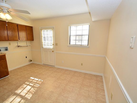 3rd image of 105 Archdale Dr