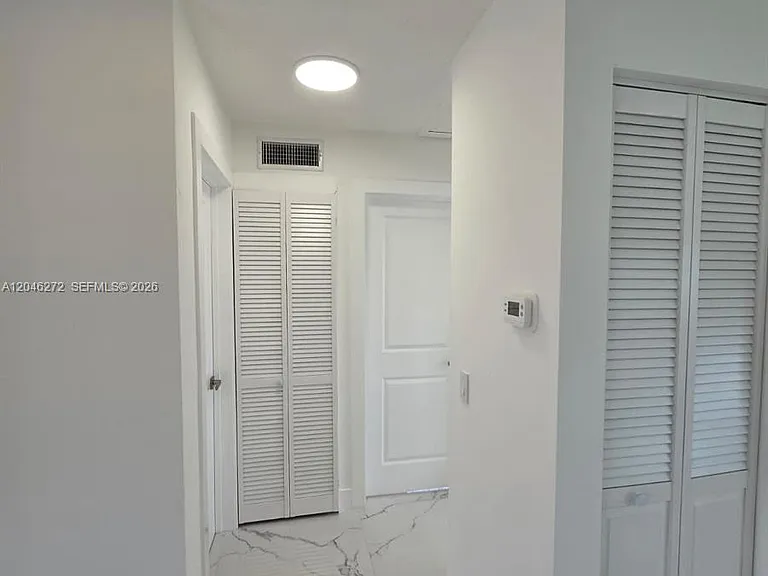 305 SE Airoso Blvd — Photo 29