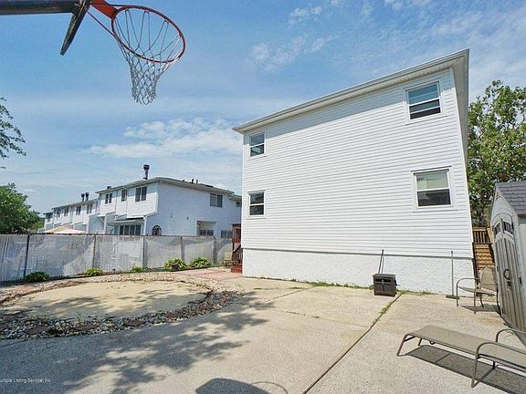 3rd image of 208 Kirshon Ave Floor 1