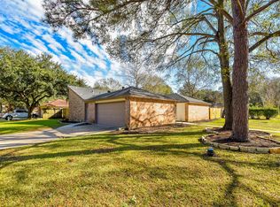 7214 Willow Bridge Cir, Houston, TX 77095