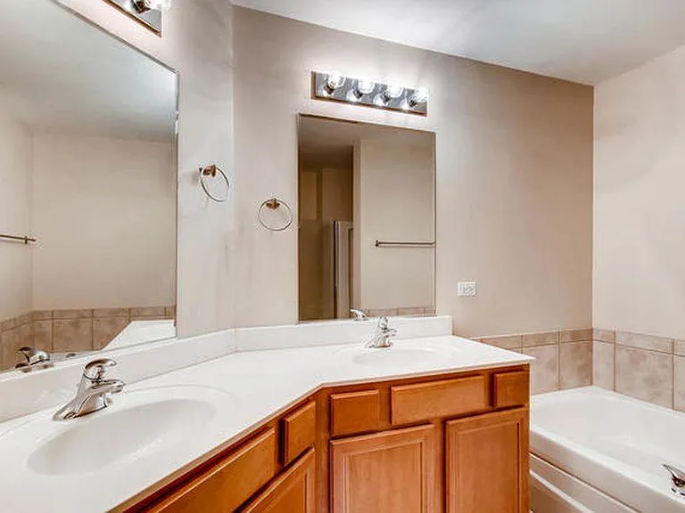 2137 Sunrise Cir — Photo 7