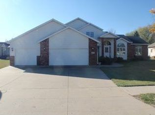 2693 Meadow Creek Cir S, Fargo, ND 58104