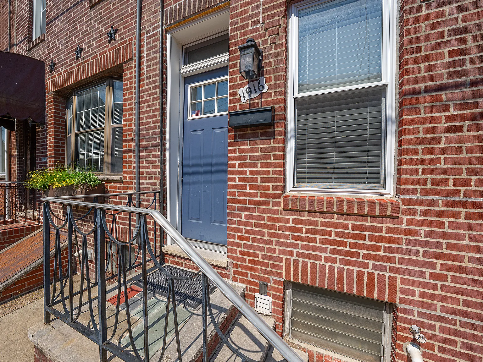2 bed, 1096 sqft, $2,600 — Photo 2