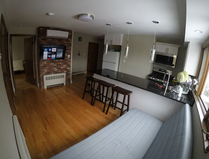 3 bed, 1000 sqft, $4,500 — Photo 2