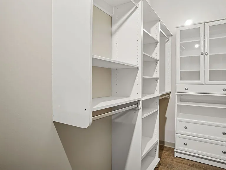 Hercules Apartments — Photo 18