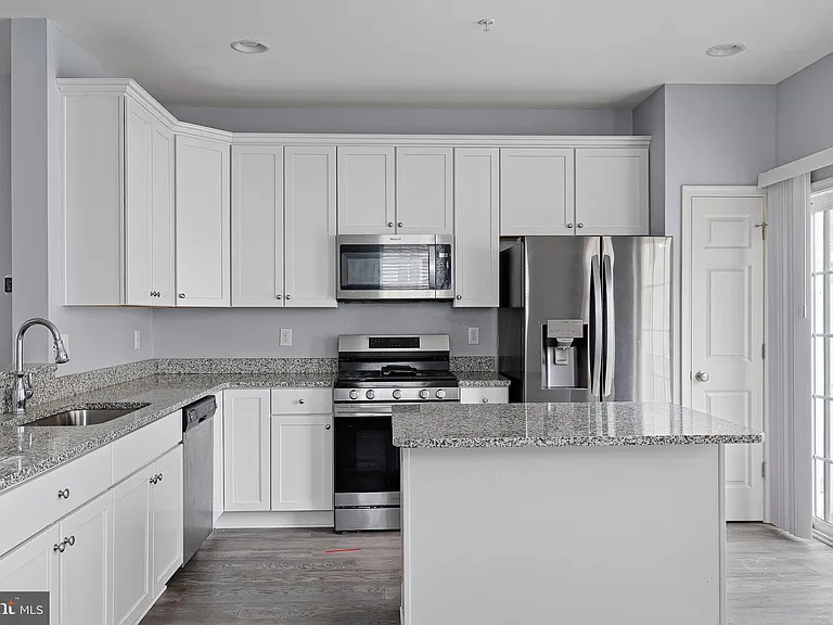 624 McComb Pl — Photo 3