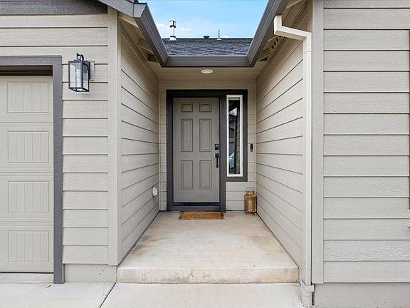 5th image of 3613 Carnelian St