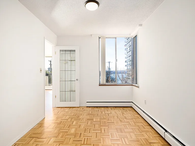 1534 Harwood St — Photo 10