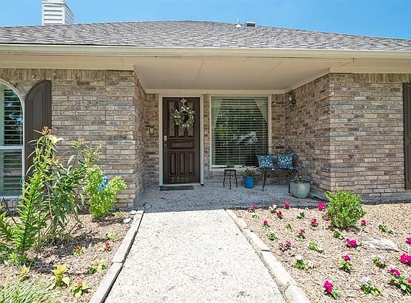 3rd image of 2209 Chula Vista Dr