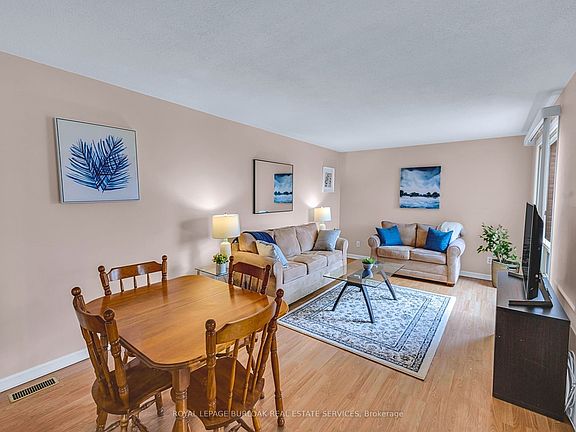 4th image of 28 Underhill Cres #3