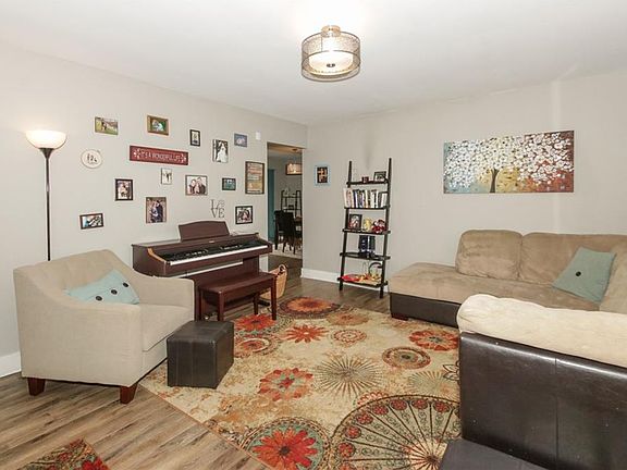 3rd image of 11325 Wolf Ln