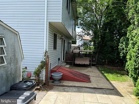 4th image of 215 Hickory Dr
